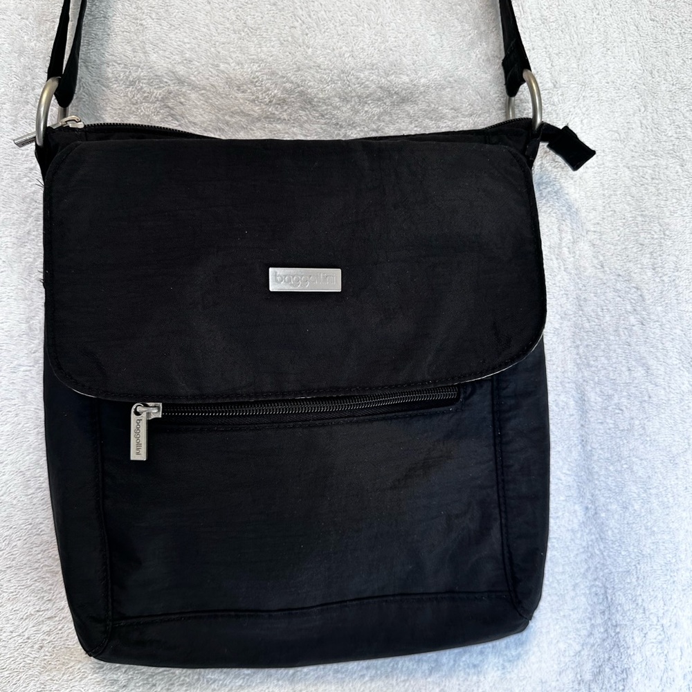 Baggallini Town Bag Black